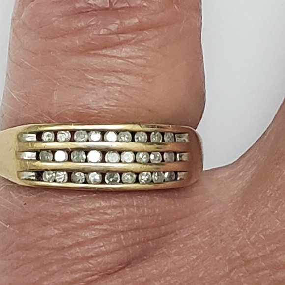 Estate 10k gold 27 diamonds wedding band ring
